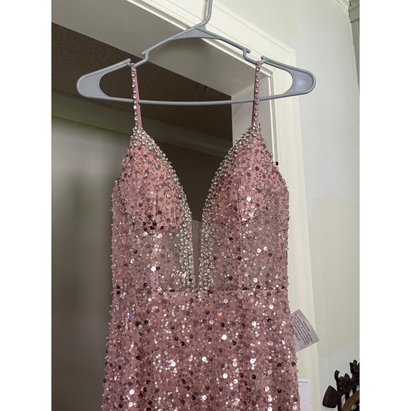 Mac Duggal EMBELLISHED PLUNGE NECK SLEEVELESS TRUMPET GOWN - Picture 6 of 6